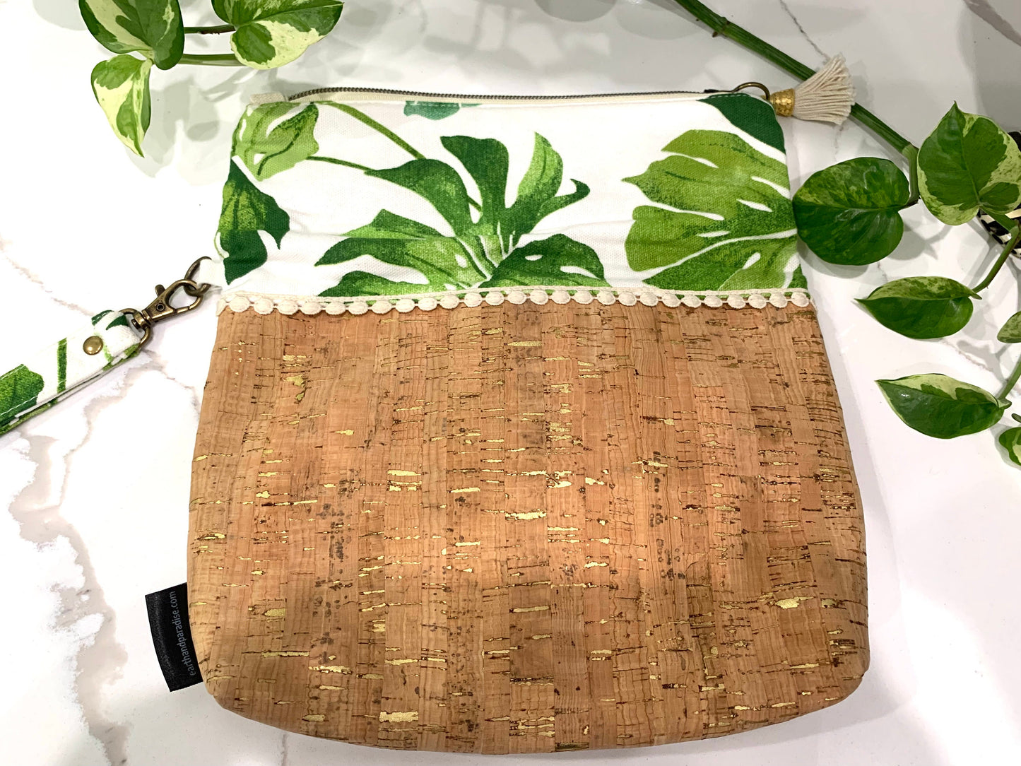 Monstera leaf bag with cork/ gold clutch handbag tote with wristlet. Trendy for evening out.